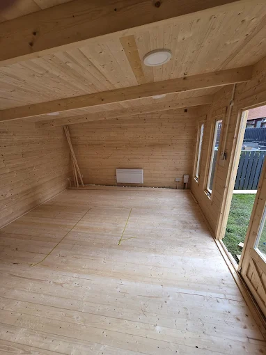 Spacious garden building suitable for home office